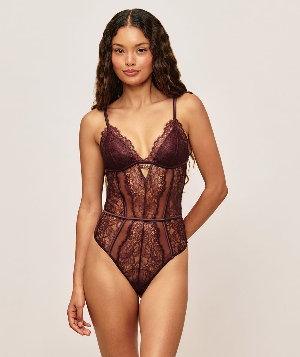 Lace body triangle;