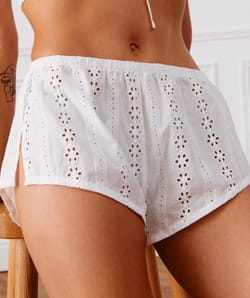 Short en broderie anglaise;