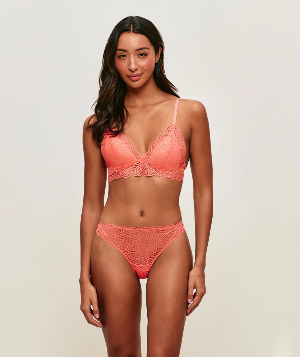 Lace push-up triangle bra;