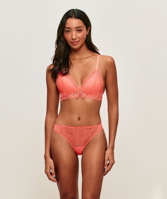 Lace push-up triangle bra;
