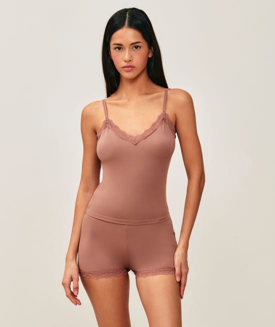 Jersey set with lace;