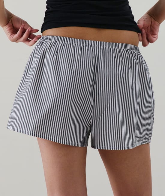 Short à rayures;