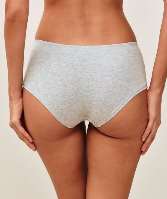 Set of 3 solid cotton shorts;