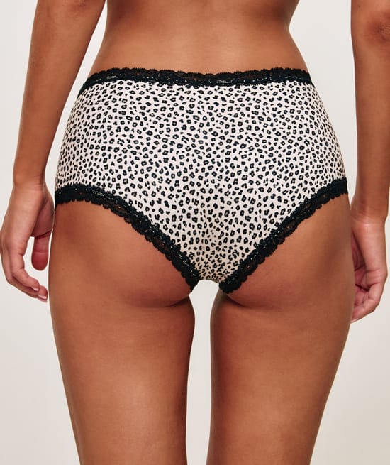 Leopard print microfibre and lace shorty;