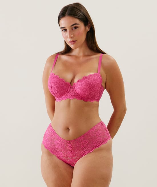 Lace push-up bra;