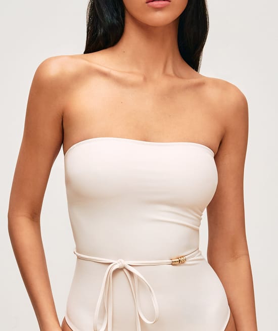 One-piece swimsuit with belt and golden jewel;