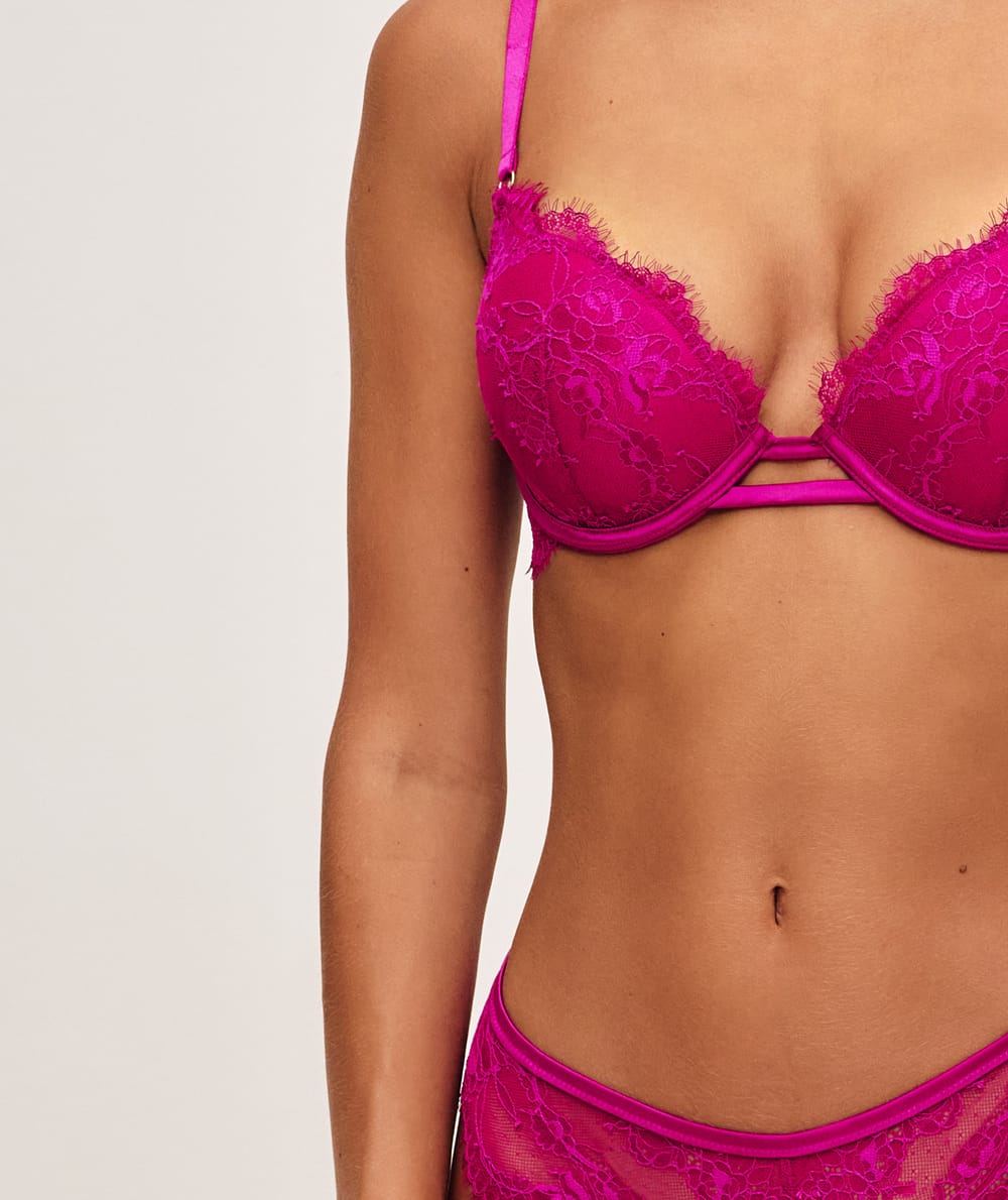 Ultra push-up lace bra;