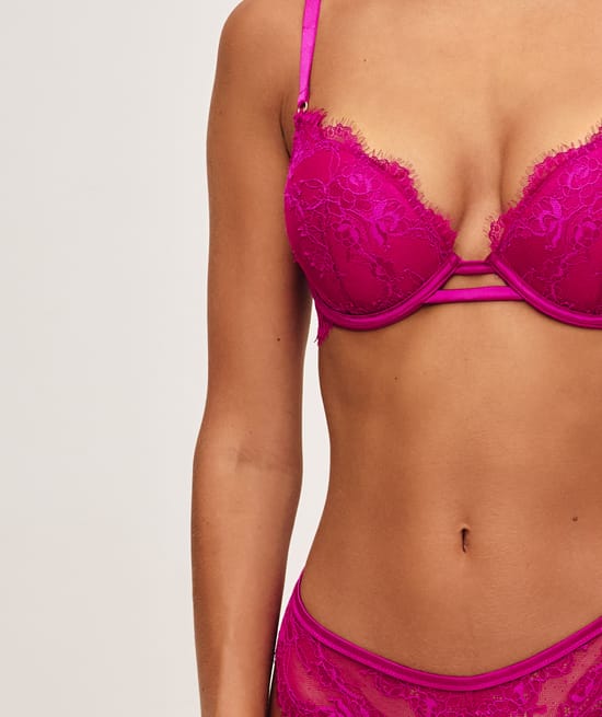Ultra push-up lace bra;