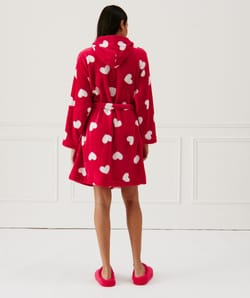 Albornoz polar de corazones;