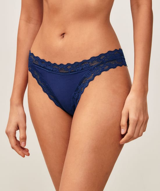 Cotton and lace thong;