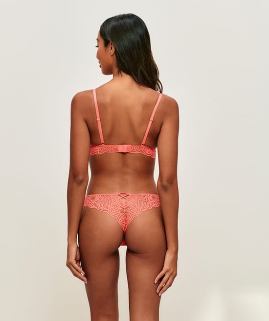 Lace push-up triangle bra;