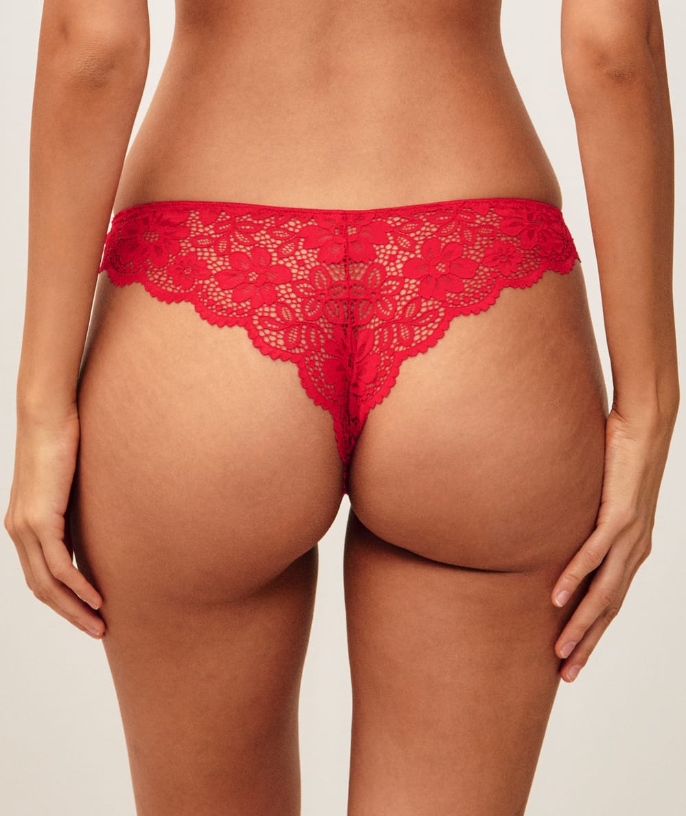 Tanga de encaje floral;
