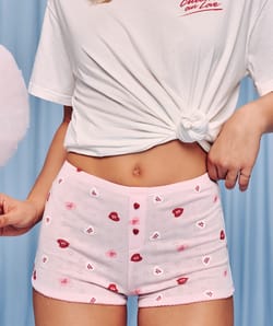 Short en pointelle motifs c&oelig;urs;