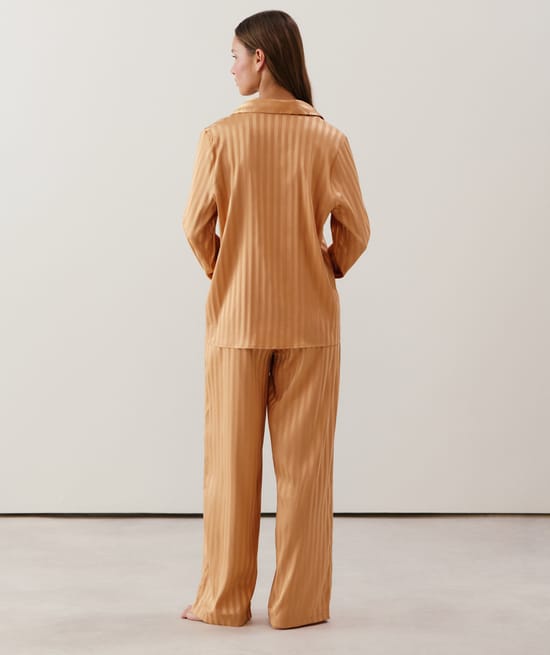 Chemise en satin à rayures marron clair;