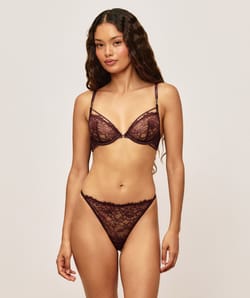 Soutien-gorge corbeille en dentelle orn&eacute; d'anneaux;