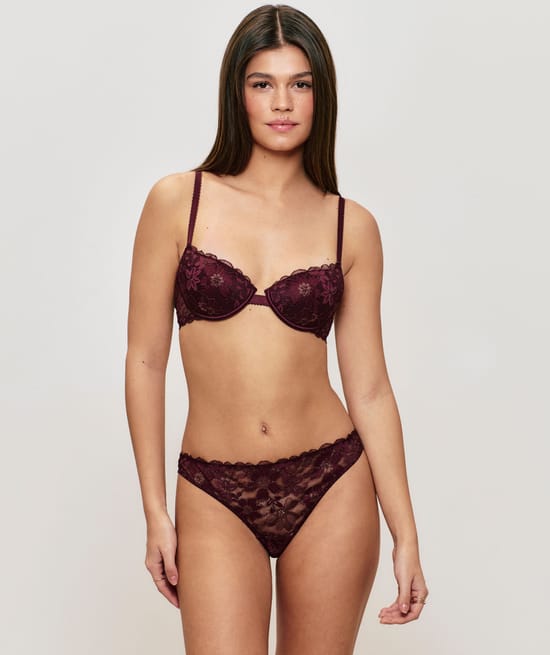 Push-up bra in lace;