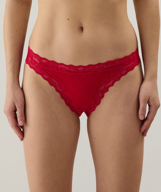 Lace and cotton thong;