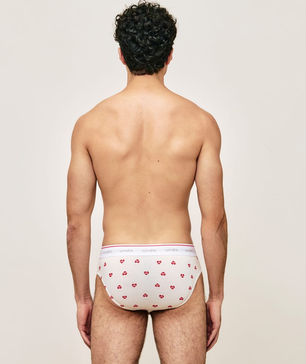 Cotton briefs with heart pattern;