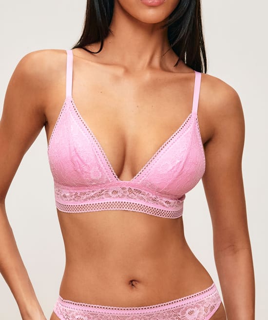 Triangle amplifying lace bra;