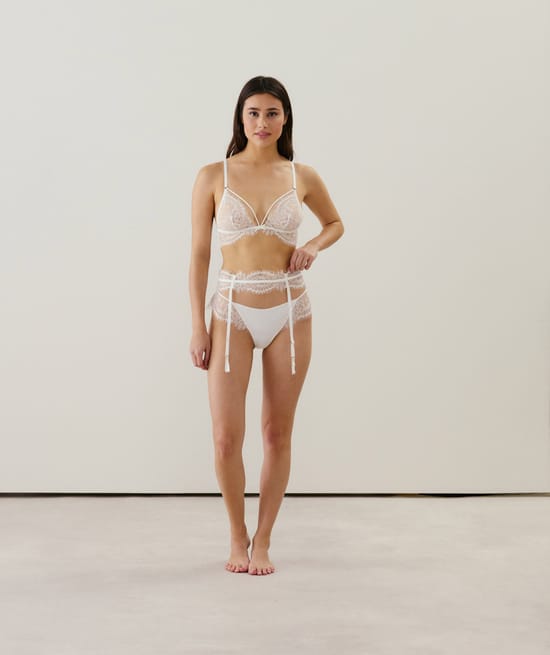 Soutien-gorge triangle en dentelle;