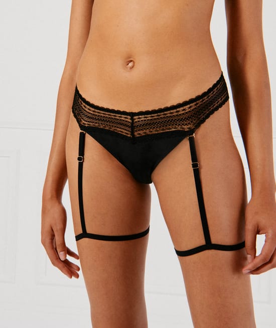 String en dentelle avec porte-jarretelles;
