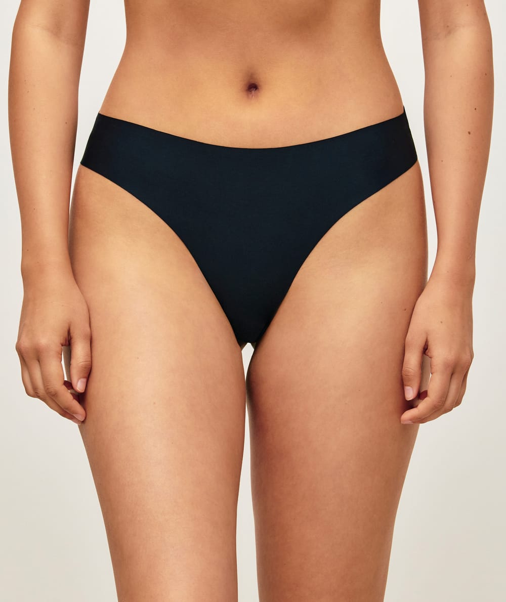 Panties with lace bands;