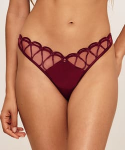 Tanga en mesh et satin avec broderie;