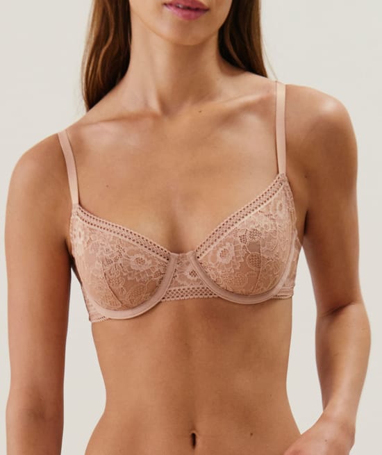 Balconette lace bra;