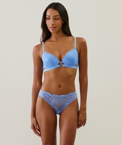 Push-up bra in lace;