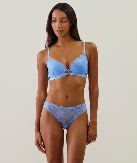 Push-up bra in lace;