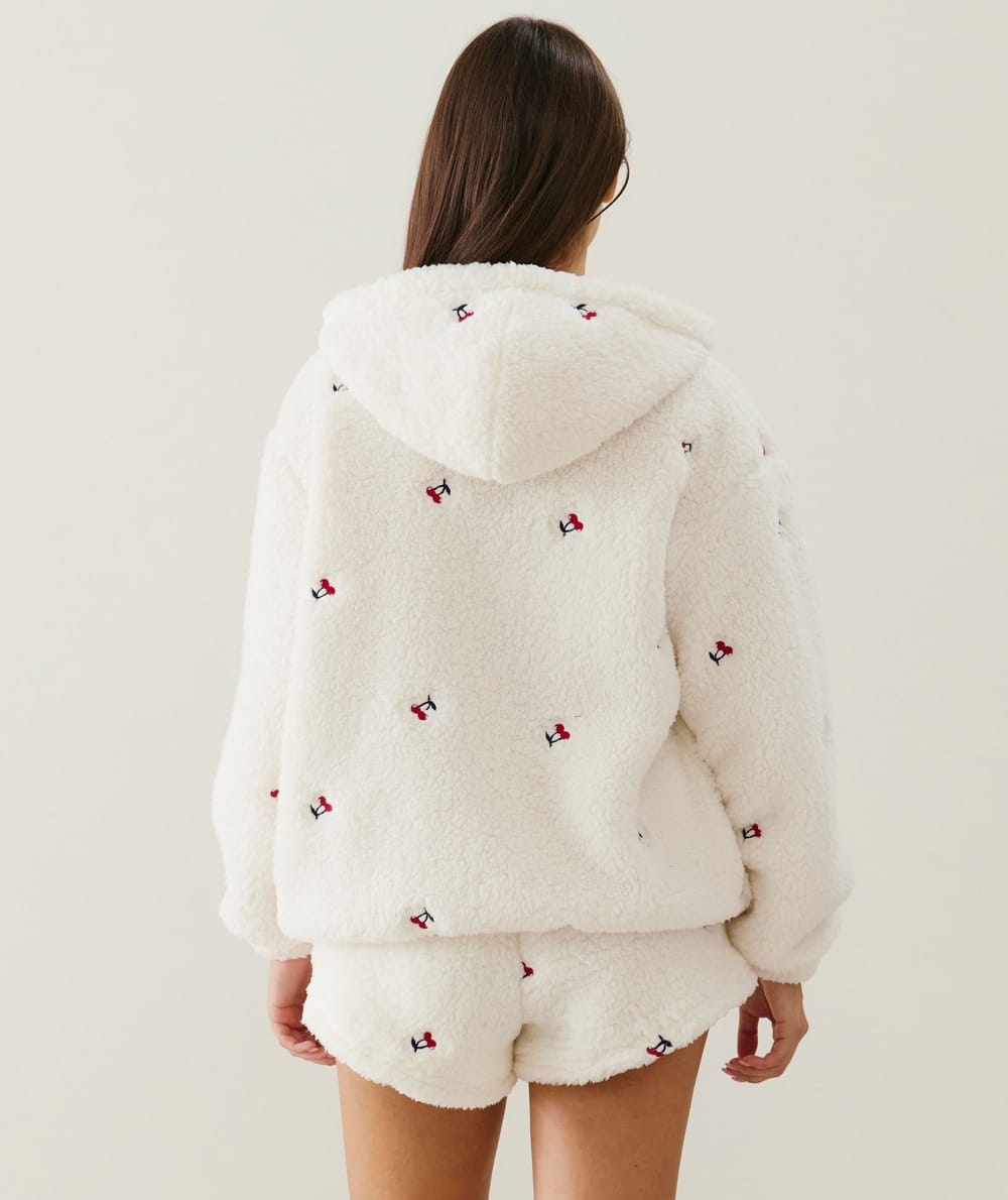 Sherpa shorts with cherry embroidery;