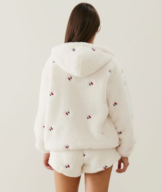 Sherpa shorts with cherry embroidery;