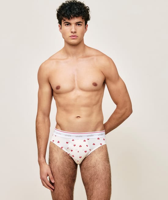Cotton briefs with heart pattern;