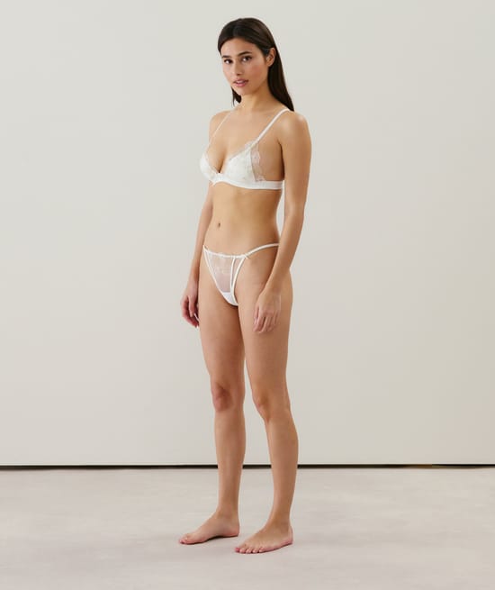 Triangle bra with embroidery;