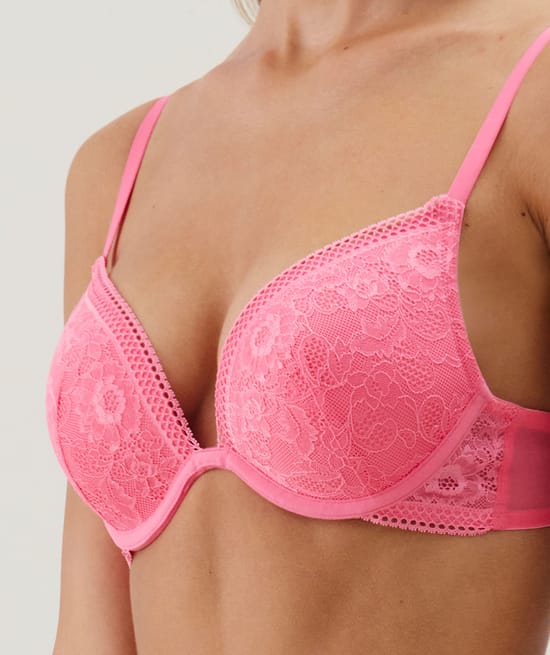 Lace push-up bra;