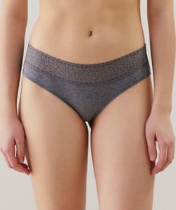 Plain hipsters with leopard lace;