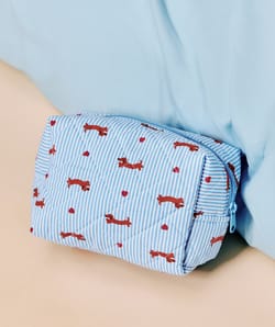 Pochette matelass&eacute;e &agrave; imprim&eacute; rayures et teckels;