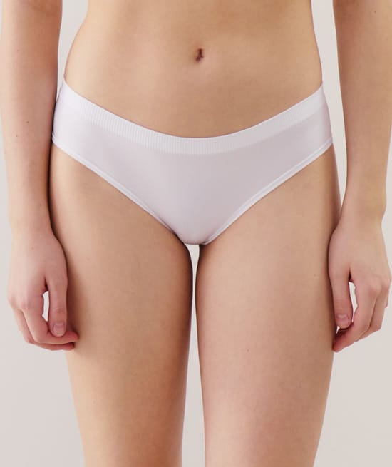 Plain seamless boy shorts;