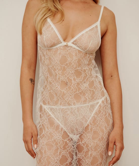 Long lace nightgown;
