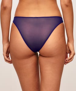 Tulle panties with floral sequin patterns;