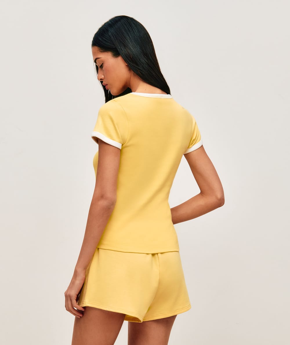 Short en molleton jaune;