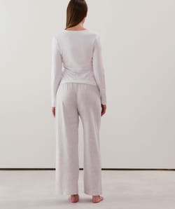Top de punto en blanco roto;