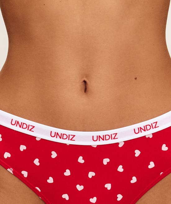 Cotton panties with heart pattern;