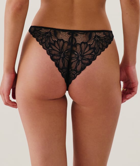 Tanga en dentelle;