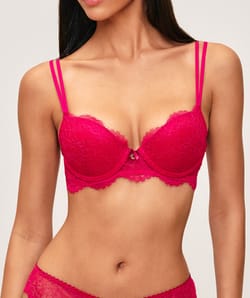 Lace push-up bra;