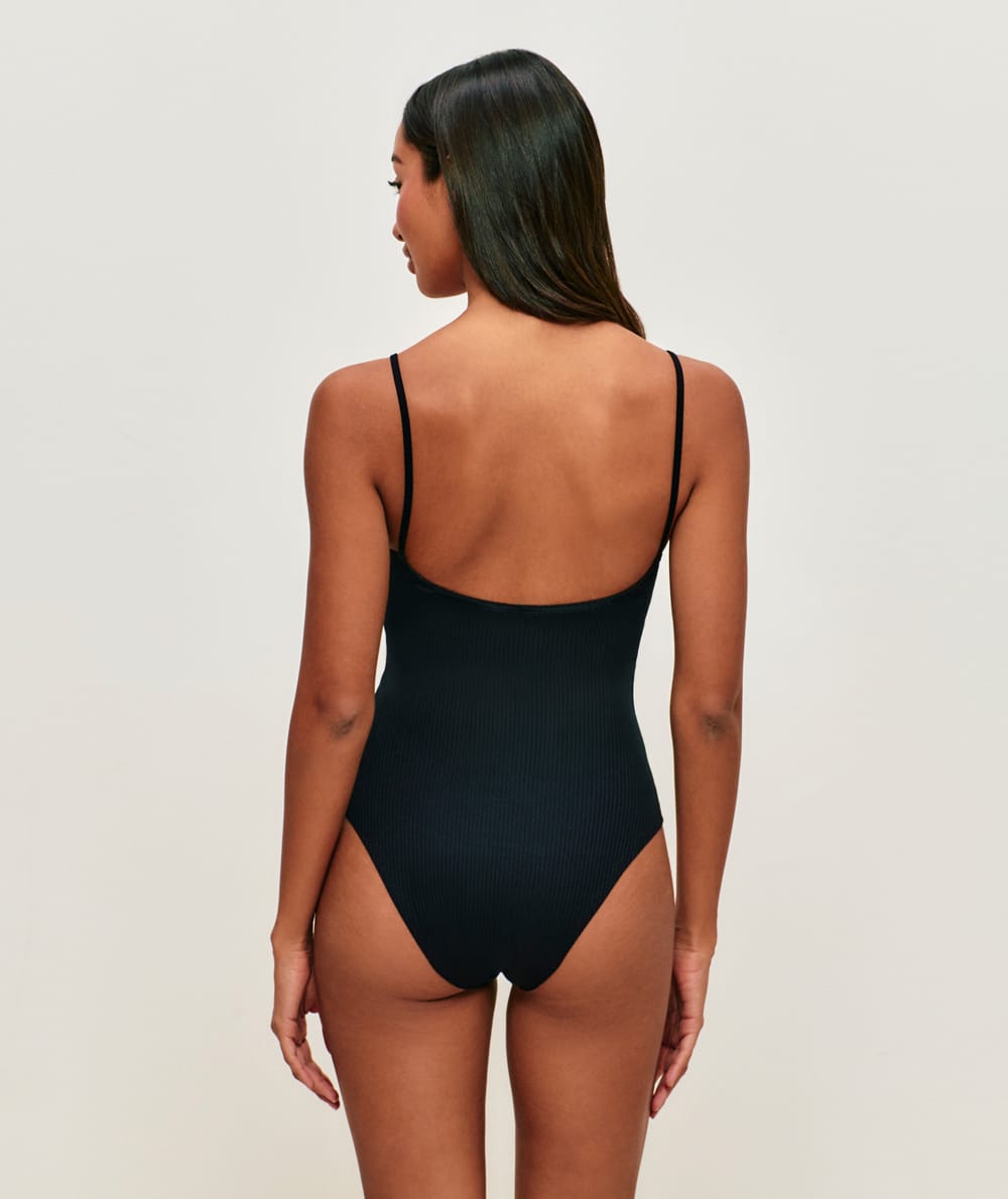 Ribbed cotton body with integrated pads;