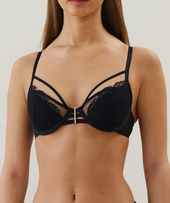 Push-up bra with embroidery;