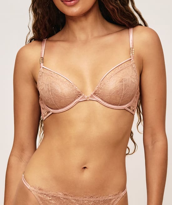 Soutien-gorge corbeille en dentelle orn&eacute; d'anneaux;