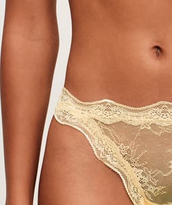Tanga en dentelle;