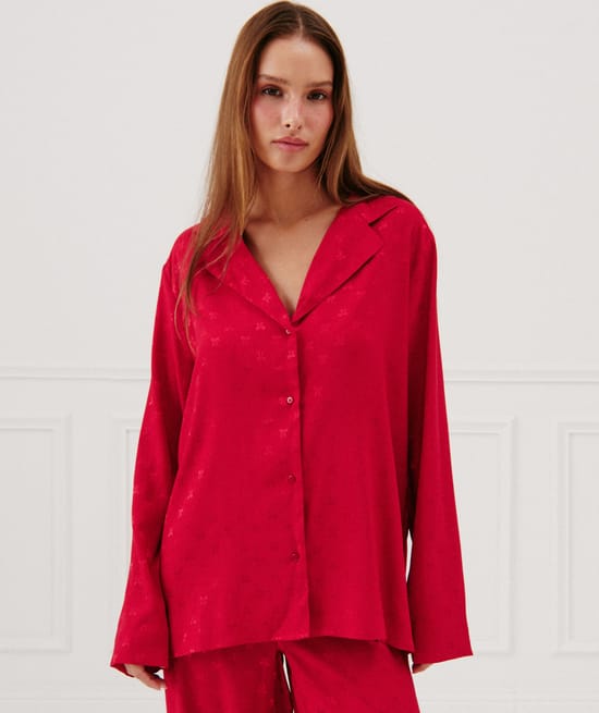 Satin shirt;